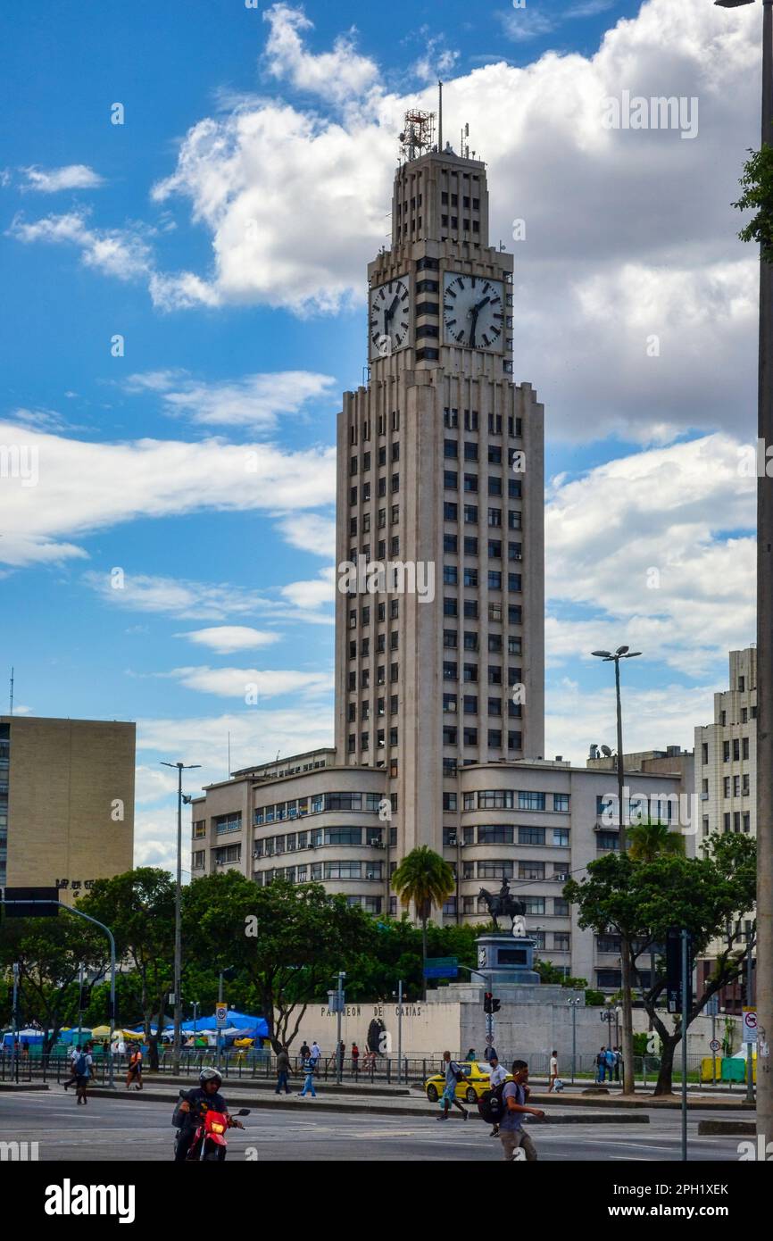 Rio de Janeiro, Brésil - 3 janvier 2023: Tour de l'horloge dans la gare Dom Pedro II également connu sous le nom de "Rellógio da Central do Brasil" Banque D'Images