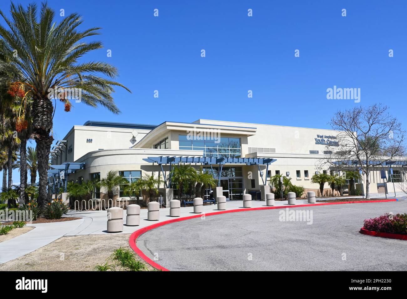 ANAHEIM, CALIFORNIE - 24 MARS 2023 : le West Anaheim Youth Center offre des programmes de formation après l'école ainsi que des ligues sportives, des cours, des ateliers, un Banque D'Images