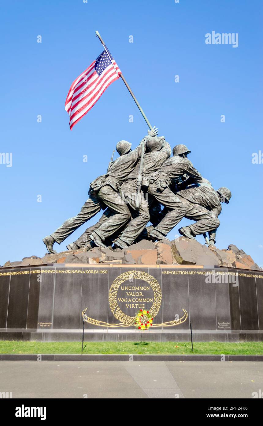 WASHINGTON DC - VERS MAI 2013 : le Marine corps War Memorial vers mai 2013 à Wash DC, États-Unis. Également appelé Iwo Jima Memorial est dédié à tous les pe Banque D'Images