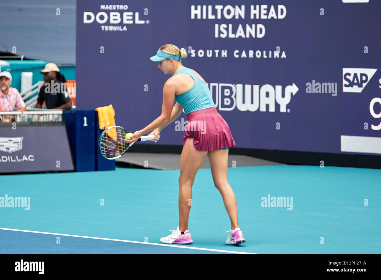 Miami Gardens, Floride, États-Unis. 25th mars 2023. [WTA] [27] A. Potapova vs [6] C. Gauff (Etats-Unis) pendant le tournoi mondial de tennis à l'Open de Miami 2023 propulsé par Itau. Credit: Yaroslav Sabitov/YES Market Media/Alay Live News. Banque D'Images