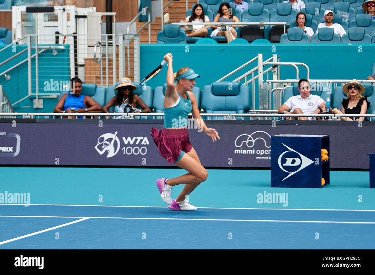 Miami Gardens, Floride, États-Unis. 25th mars 2023. [WTA] [27] A. Potapova vs [6] C. Gauff (Etats-Unis) pendant le tournoi mondial de tennis à l'Open de Miami 2023 propulsé par Itau. Credit: Yaroslav Sabitov/YES Market Media/Alay Live News. Banque D'Images