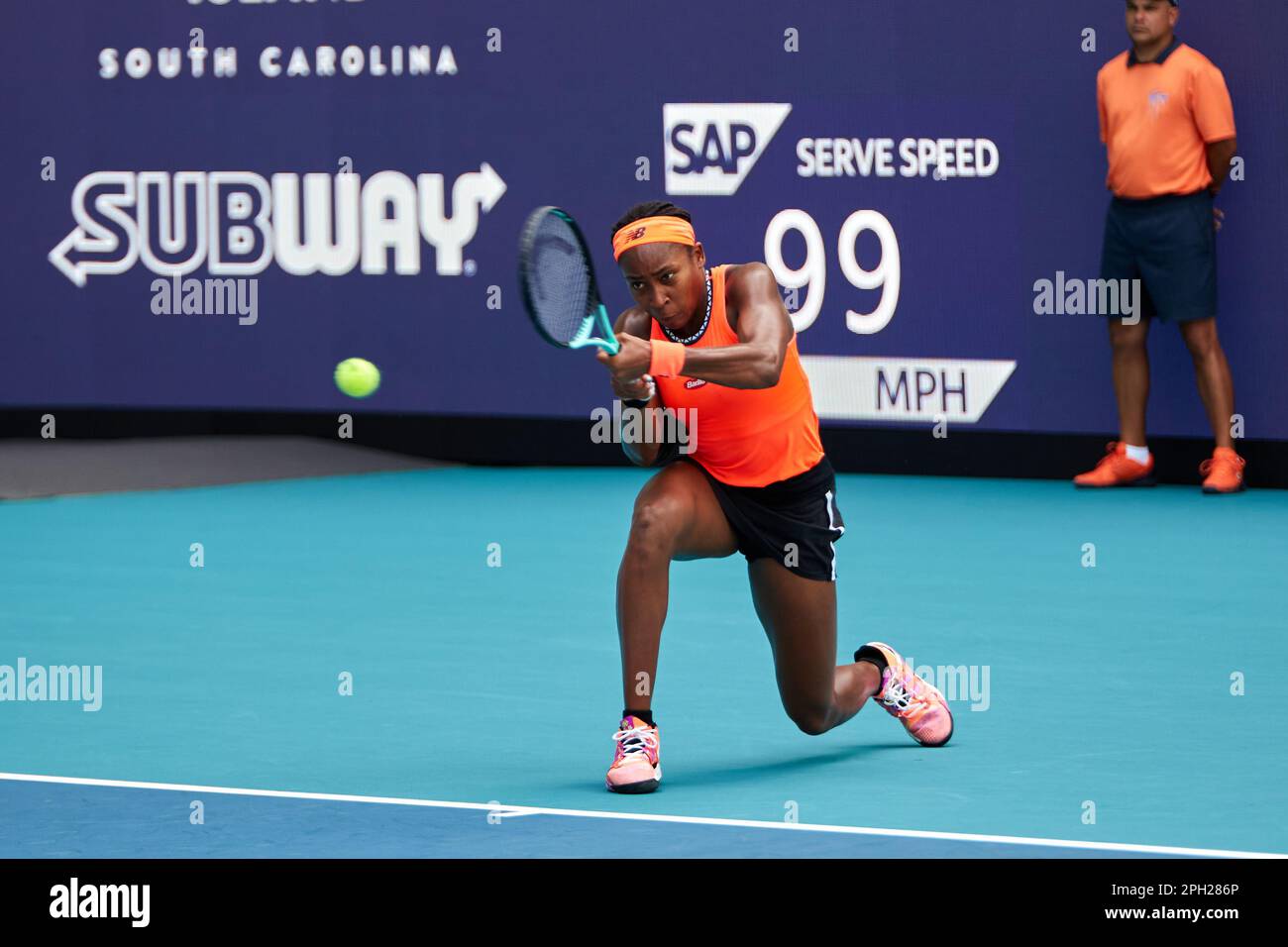 Miami Gardens, Floride, États-Unis. 25th mars 2023. [WTA] [27] A. Potapova vs [6] C. Gauff (Etats-Unis) pendant le tournoi mondial de tennis à l'Open de Miami 2023 propulsé par Itau. Credit: Yaroslav Sabitov/YES Market Media/Alay Live News. Banque D'Images