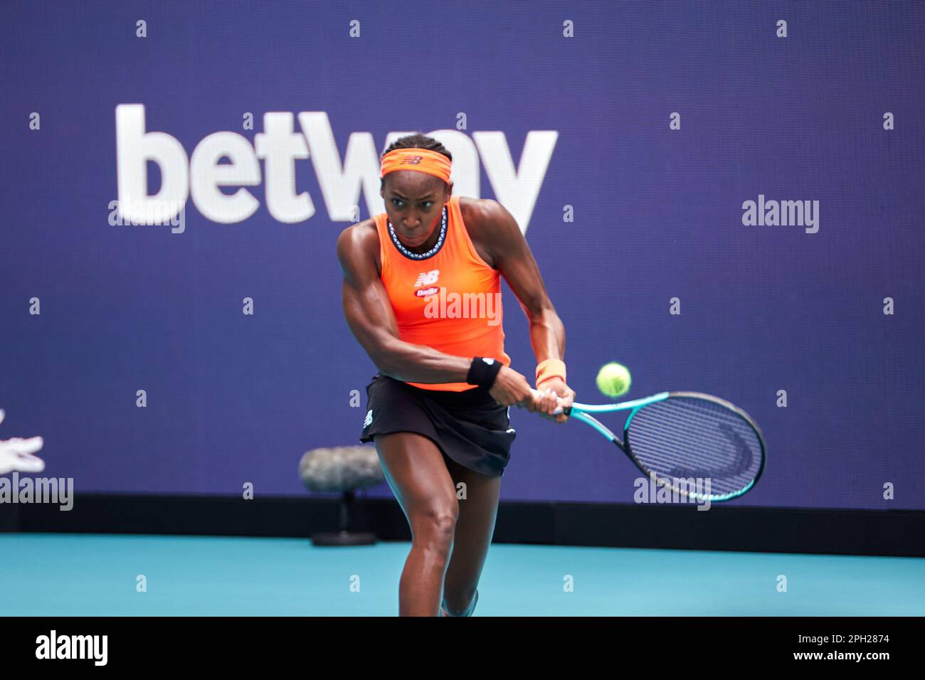 Miami Gardens, Floride, États-Unis. 25th mars 2023. [WTA] [27] A. Potapova vs [6] C. Gauff (Etats-Unis) pendant le tournoi mondial de tennis à l'Open de Miami 2023 propulsé par Itau. Credit: Yaroslav Sabitov/YES Market Media/Alay Live News. Banque D'Images