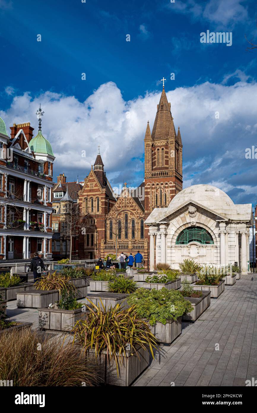 Brown Hart Gardens Mayfair Londres. Situé à proximité de Duke Street dans Mayfair à Londres. Petit jardin public construit sur une sous-station d'électricité en 1906. Banque D'Images