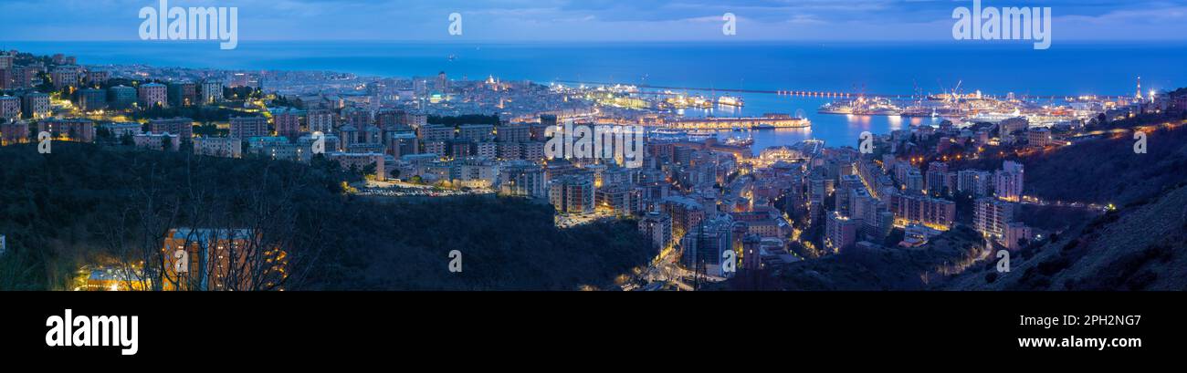 Le panorama de Genova au crépuscule du matin. Banque D'Images