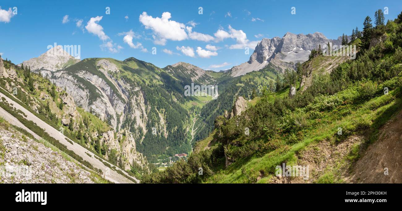 Les murs nord des montagnes Karwendel - Lamsen spitze pic sur le long de l'Eng. Banque D'Images