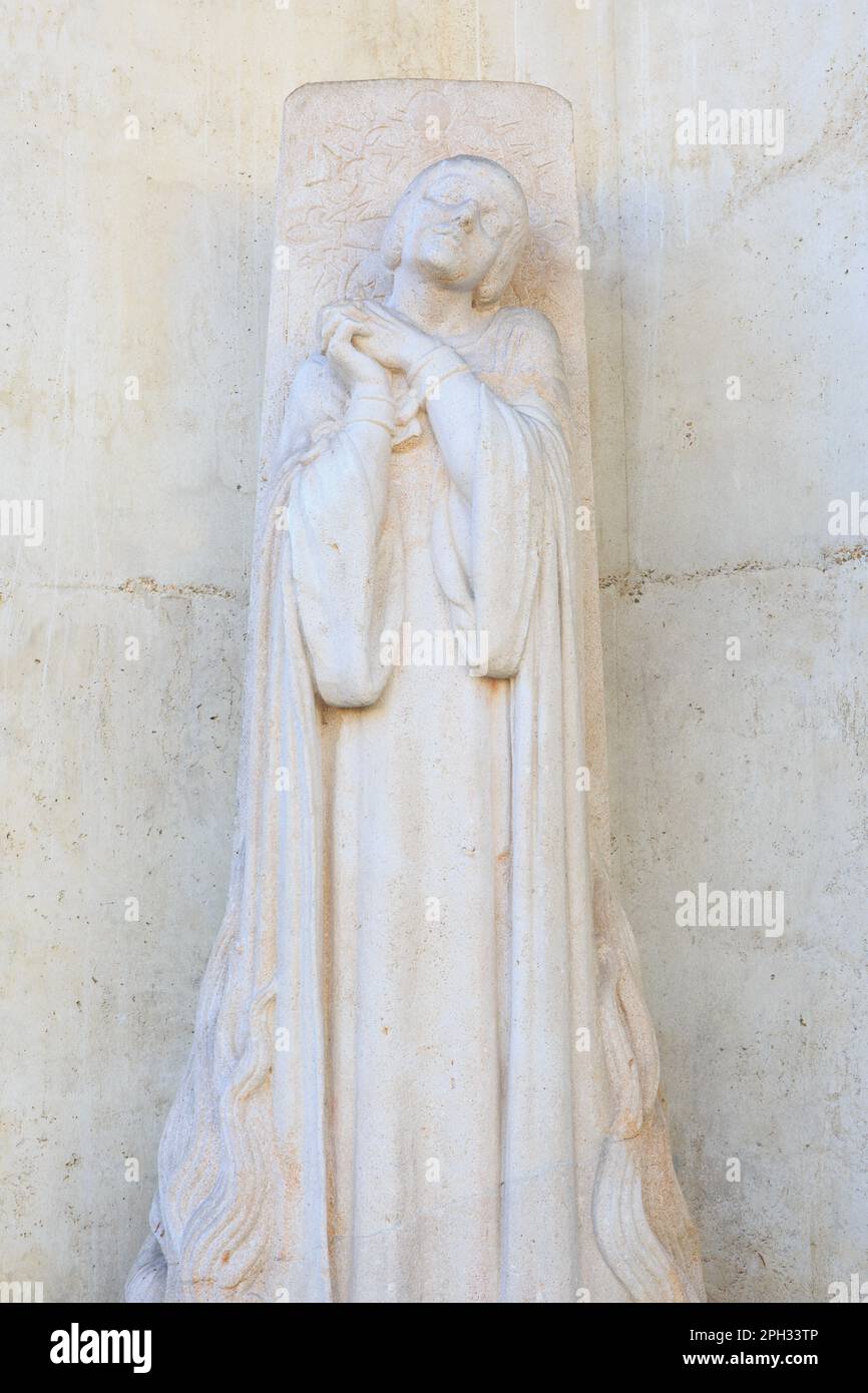 Monument à Jeanne d'Arc (1412-1431) à l'endroit exact où elle a brûlé au pieu de Rouen (Seine-Maritime), France Banque D'Images