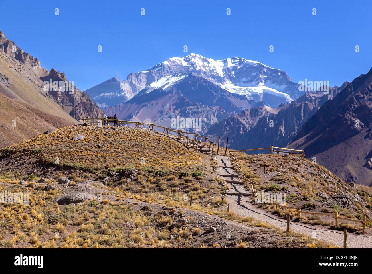 Paysage du point de vue du mont Aconcagua, pic de montagne le plus élevé des Amériques et de l'hémisphère Sud. Pittoresque Horcones escalade route Mendoza, Argentine Banque D'Images