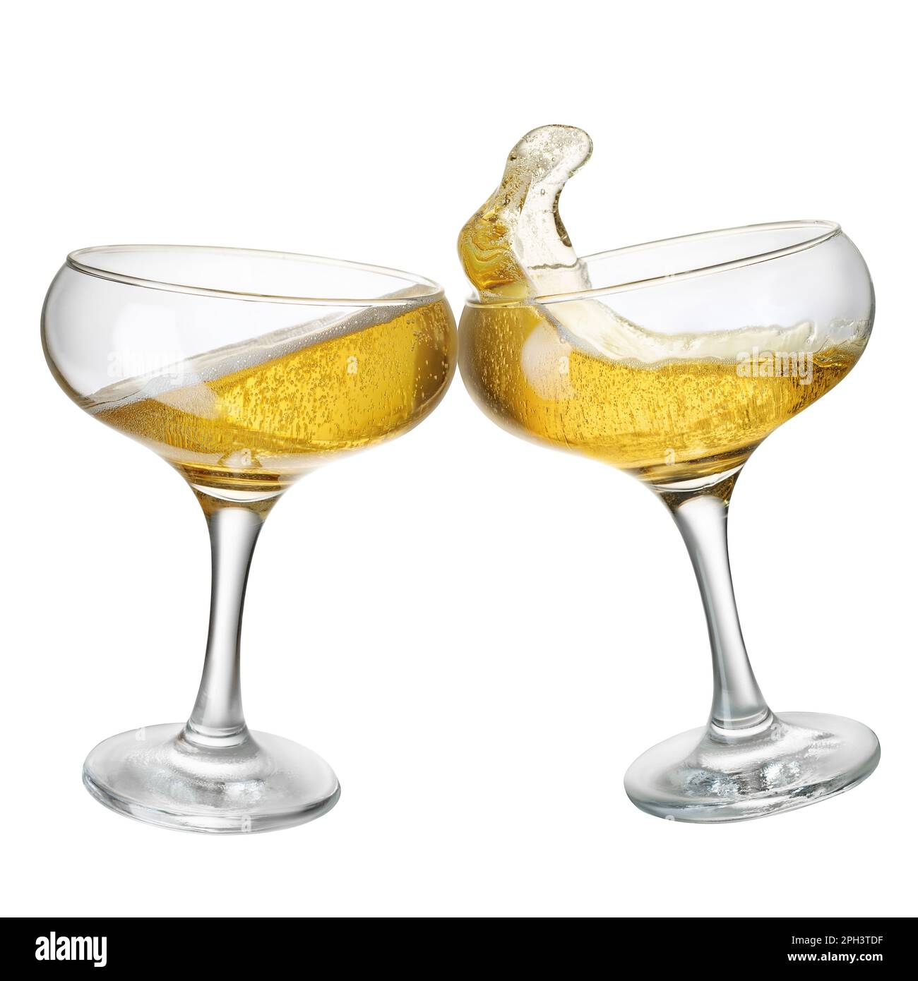 deux soucoupe de champagne faisant du pain grillé avec des éclaboussures isolées sur fond blanc Banque D'Images