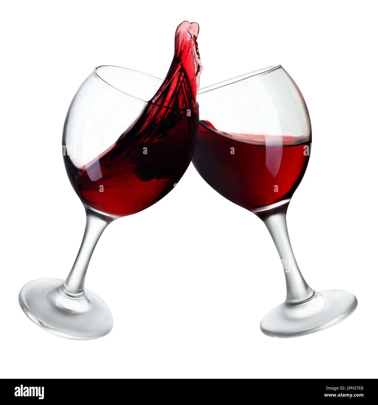 deux verres de vin rouge faisant du pain grillé avec une éclaboussure isolée sur fond blanc Banque D'Images