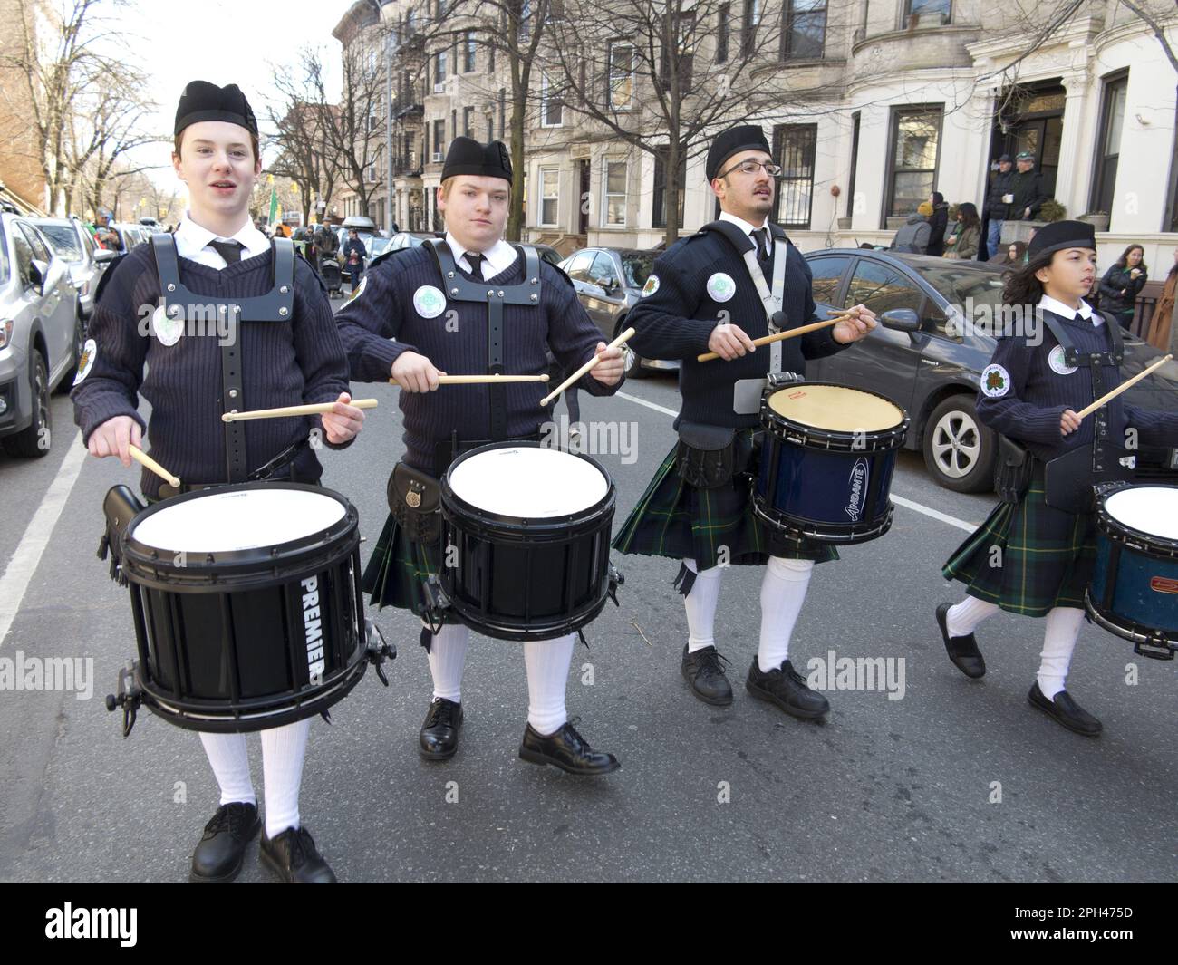 Des membres du groupe Pipes and Drums se sont produits à la parade de la Saint-Patrick à Park Slope, Brooklyn, NY Banque D'Images