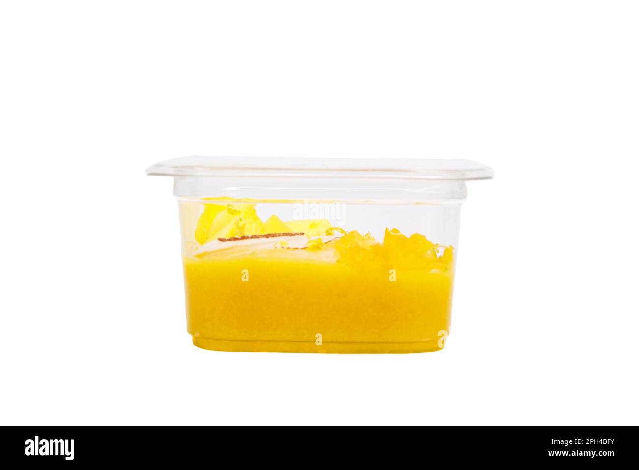 Smoothies aux fruits frais et aux noix. Bol à smoothie, mangue, fruits de la passion, noix de coco. Compote de pommes, zeste de citron. Photo de haute qualité. Vue latérale. Banque D'Images