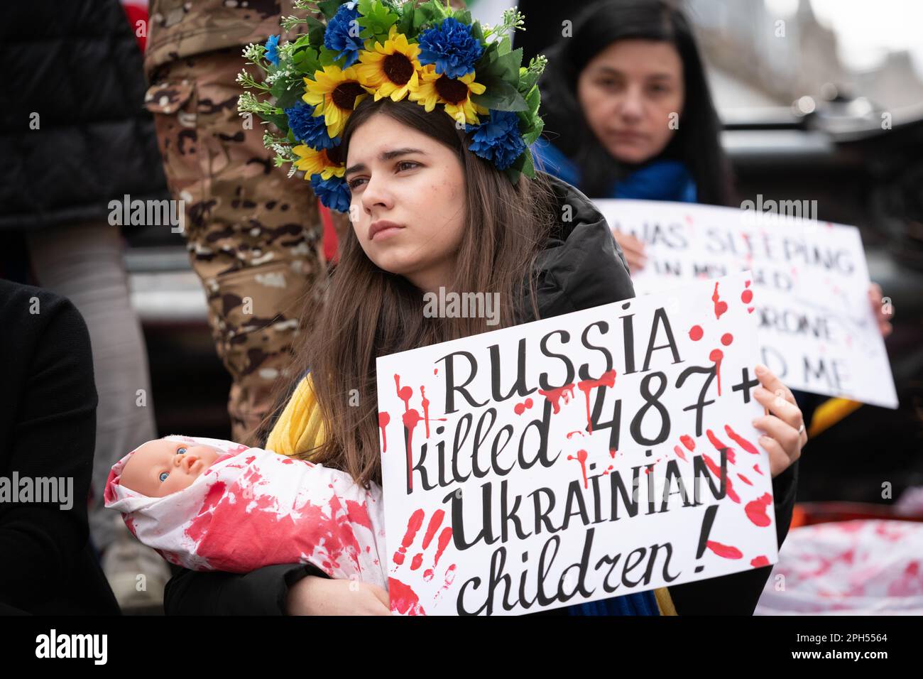 Londres, Royaume-Uni. 25 mars 2023. Des femmes ukrainiennes et iraniennes manifestent conjointement à Piccadilly Circus, Londres, contre les gouvernements de la Russie et de l'Iran Banque D'Images