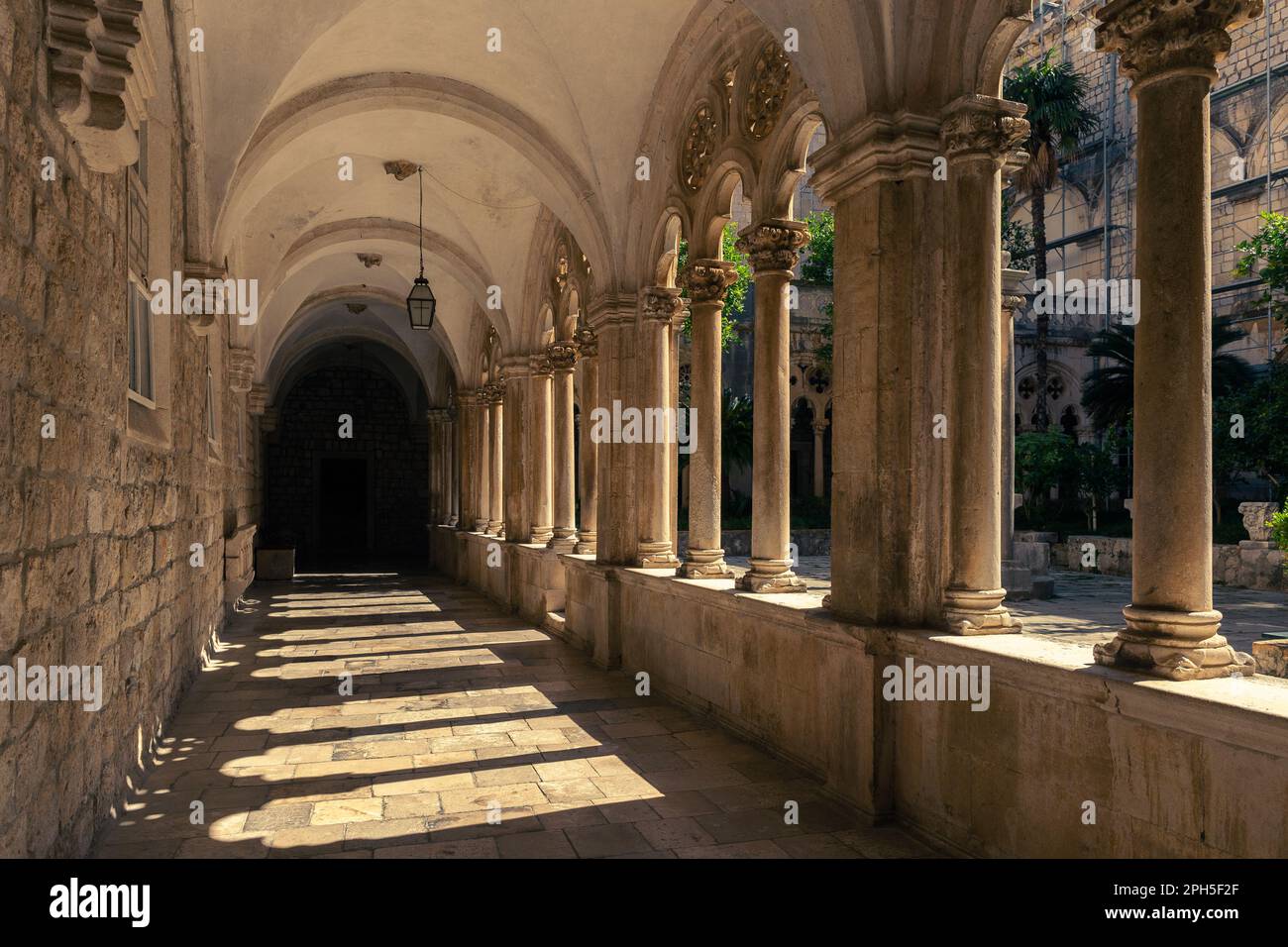 Monastère dominicain de Dubrovnik Cour gothique du 15th siècle Banque D'Images