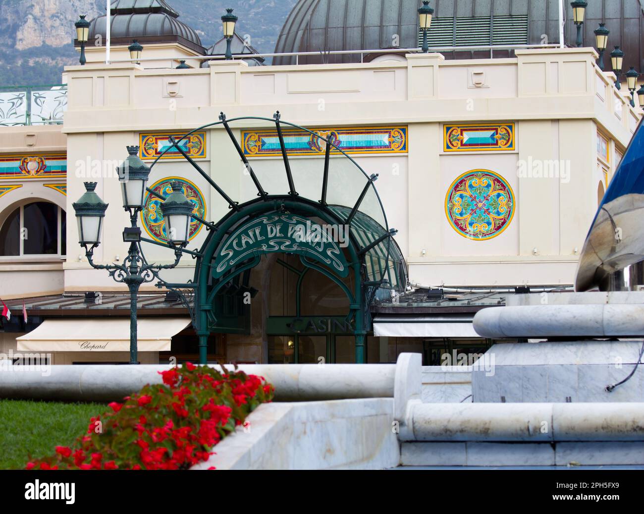 Café de Paris à la place du Casino, Monte Carlo, Monaco. Banque D'Images
