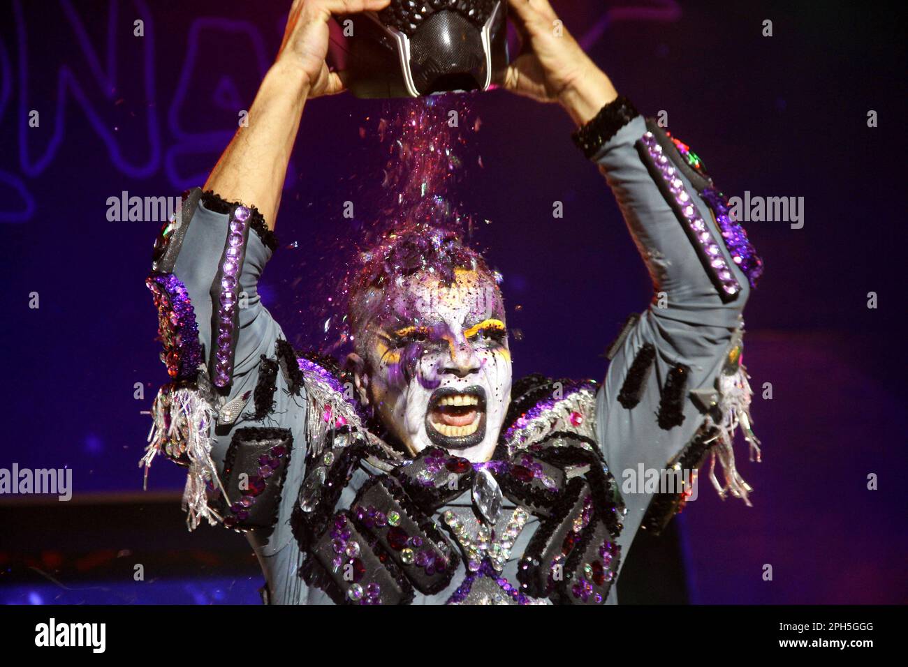 24 mars 2023, Los Cristianos, Santa Cruz de Ténérife, Espagne: Spectacle de drag queen au cours du Carnaval Internacional Arona à Ténérife avec dragons Aurum, Orgasmica, Hoklin, Shiky et Vulcano performance. (Credit image: © Mercedes Menendez/Pacific Press via ZUMA Press Wire) USAGE ÉDITORIAL SEULEMENT! Non destiné À un usage commercial ! Banque D'Images