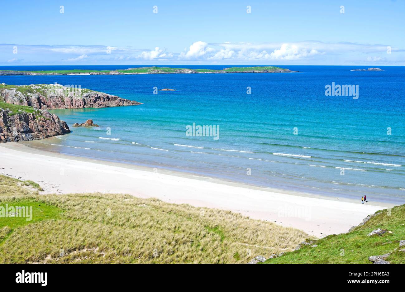 Belle plage de sable blanc de Traigh Allt Chailgeag près de Durness sur la North Coast 500 route, Sutherland, Scottish Highlands, Écosse Royaume-Uni. Banque D'Images