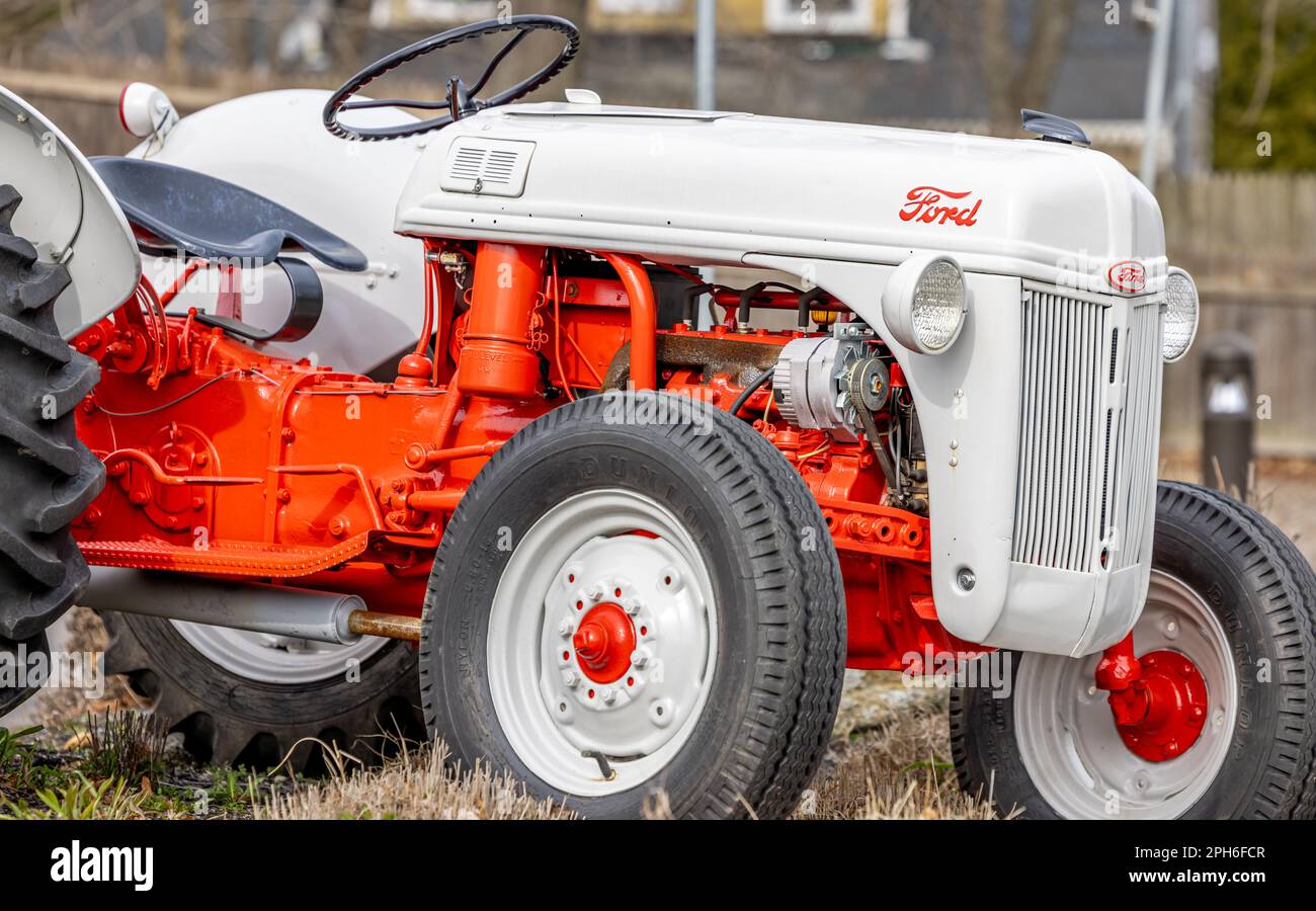 Image détaillée d'un ancien tracteur de ferme ford restauré Banque D'Images