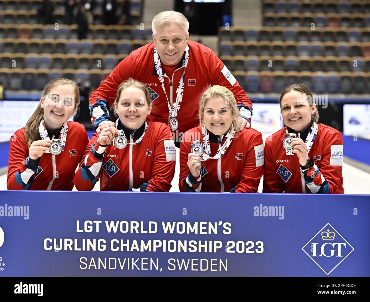 Martine Rönning, mille Haslev Nordby, Kristin Skaslien et Marianne Rörvik , Norvège, médaillés d'argent du LGT World Women's Curling Championship a Banque D'Images