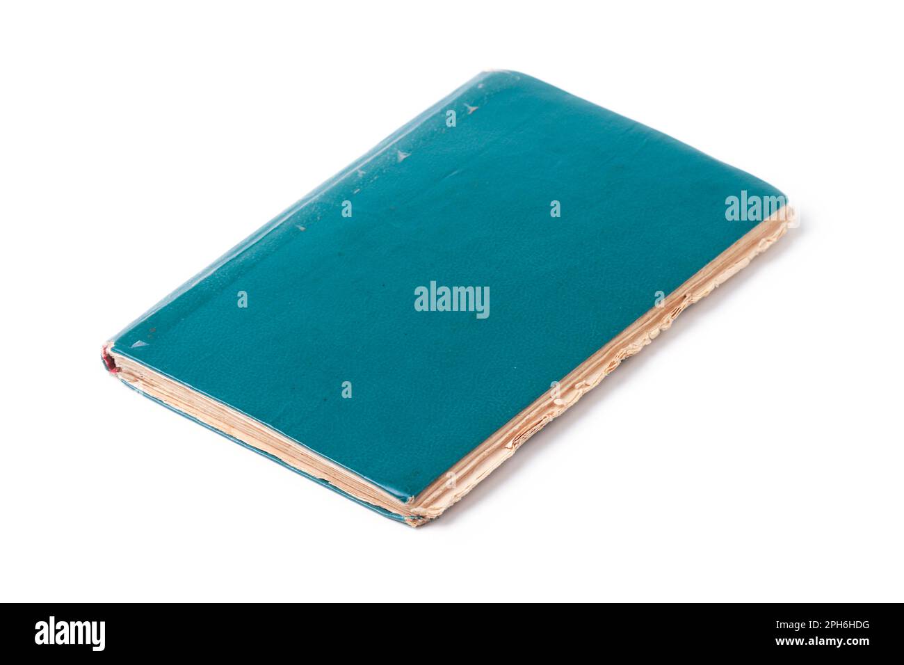 Vieux livre de merde avec des pages jaunées isolées sur blanc Banque D'Images