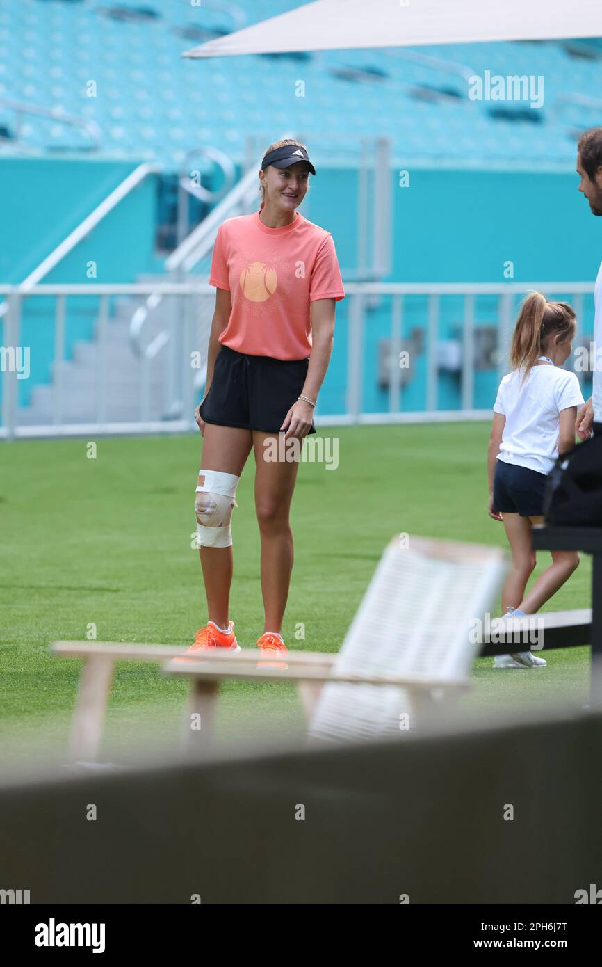 Alexa Mathis MIAMI GARDENS, FLORIDE - MARS 25: Alexa Guarachi Mathison au stade Hard ...