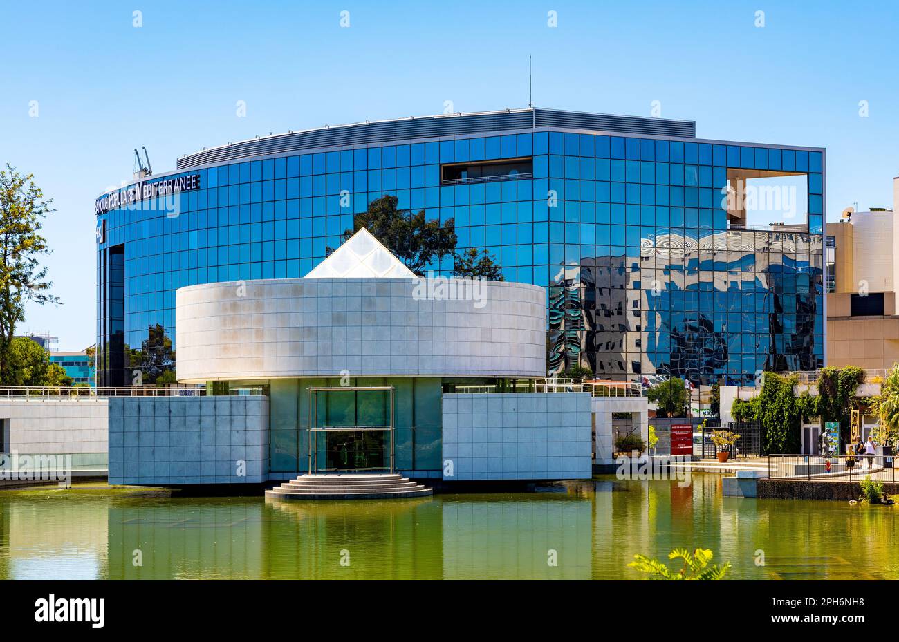 Nice, France - 30 juillet 2022: Musée des Arts asiatiques modernistes, Musée des Arts asiatiques dans le Parc Phoenix dans le quartier des affaires de l'Ouest Grand Arenas Banque D'Images