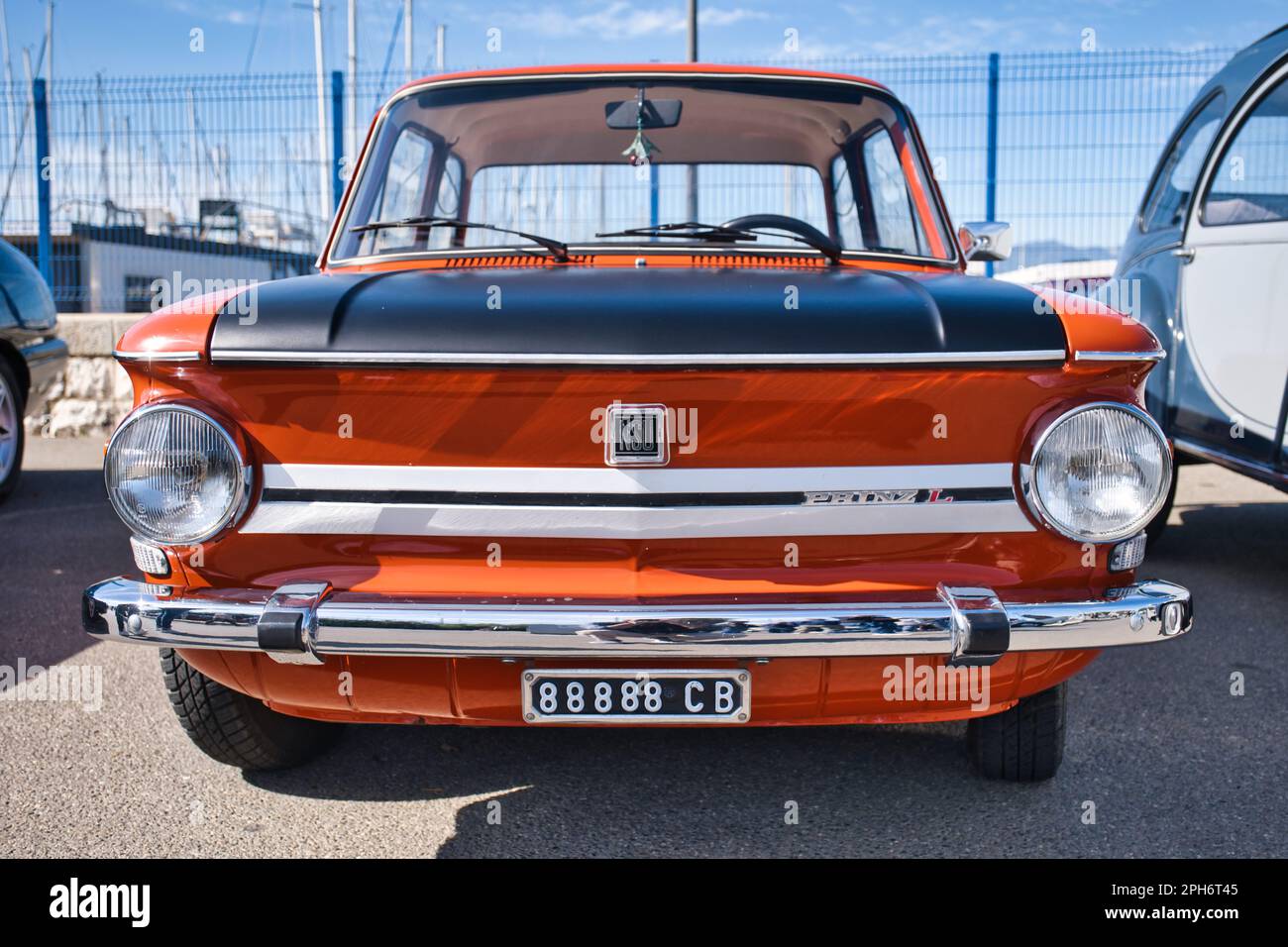 Vue de face d'une vieille NSU Prinz L, une voiture d'époque d'allemagne Banque D'Images