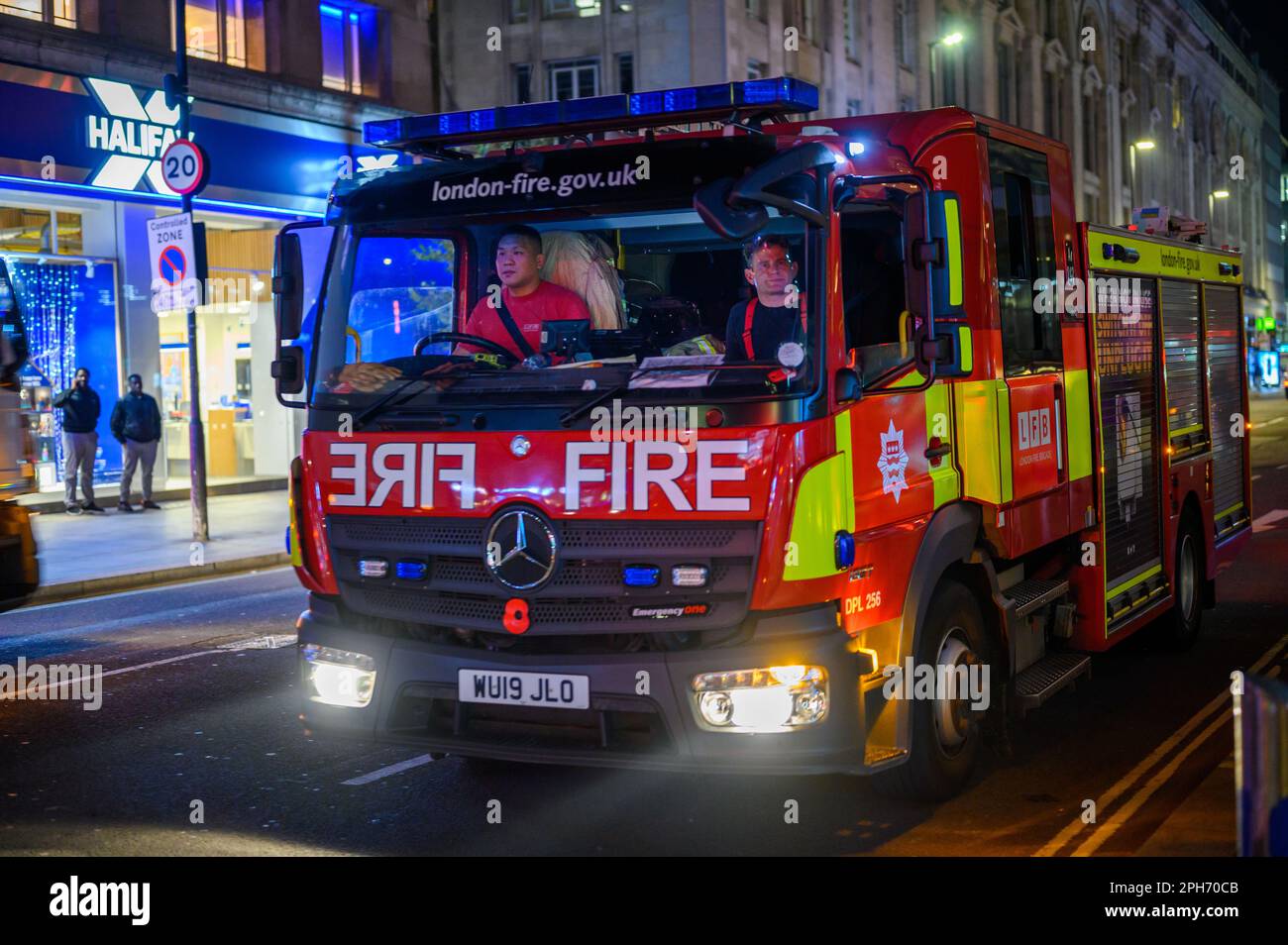 LONDRES - 12 novembre 2022 : les pompiers dévoués et professionnels de Londres travaillent 24 heures sur 24 pour assurer la sécurité de la ville. Banque D'Images