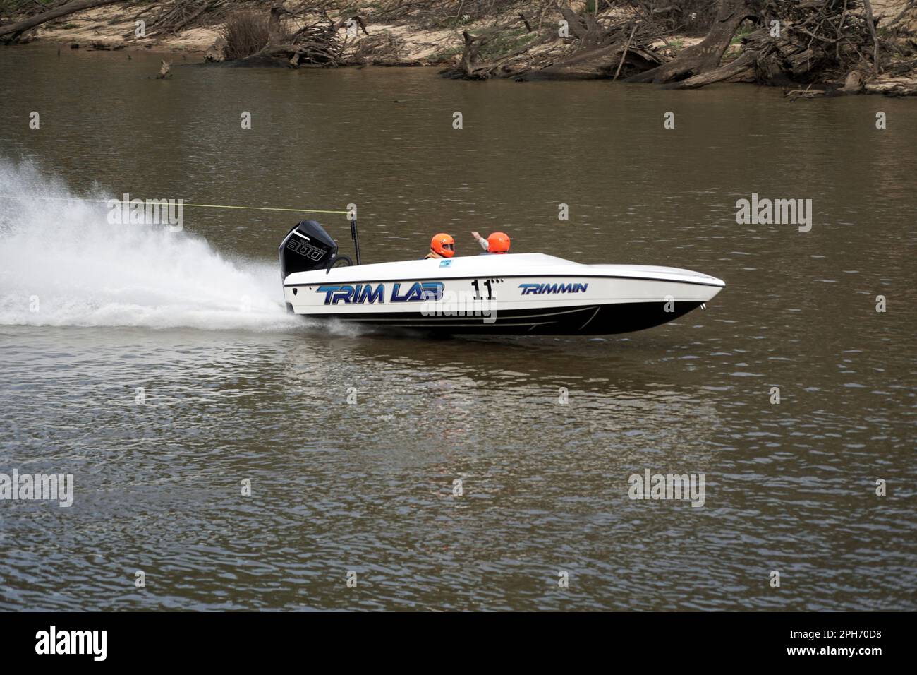 Echuca Victoria Australia, 26 mars 2023 Trim Tab participe à la course de ski nautique Murray River Southern 80 Banque D'Images