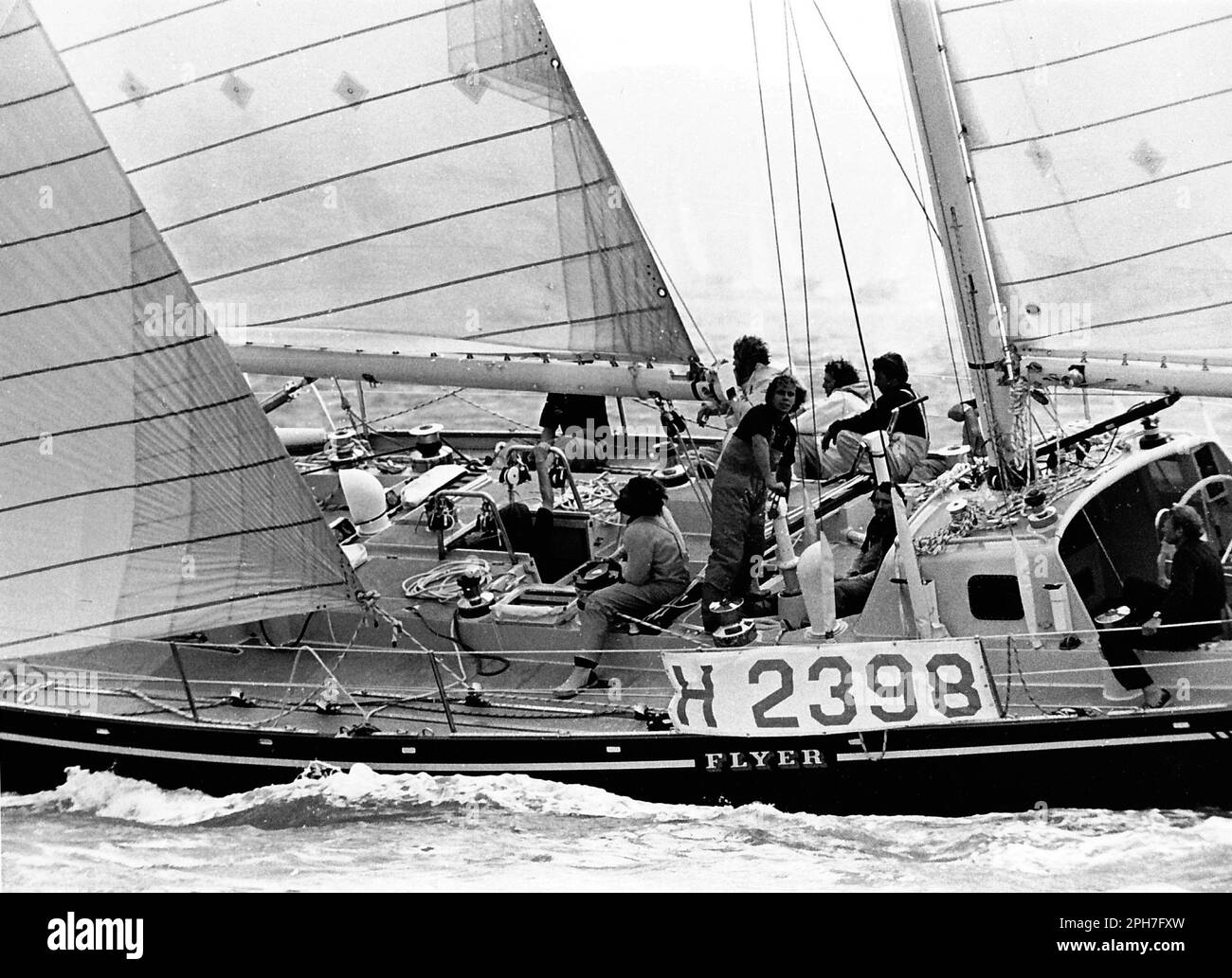 AJAXNETPHOTO. 1977. SOLENT, ANGLETERRE. - WHITBREAD TOUR DU MONDE - HOLLANDAIS ENTRÉE FLYER - SKIPPER, CORNELUS VAN REITSCHOTEN. PHOTO:JONATHAN EASTLAND/AJAX REF:MX340 222904 7 Banque D'Images