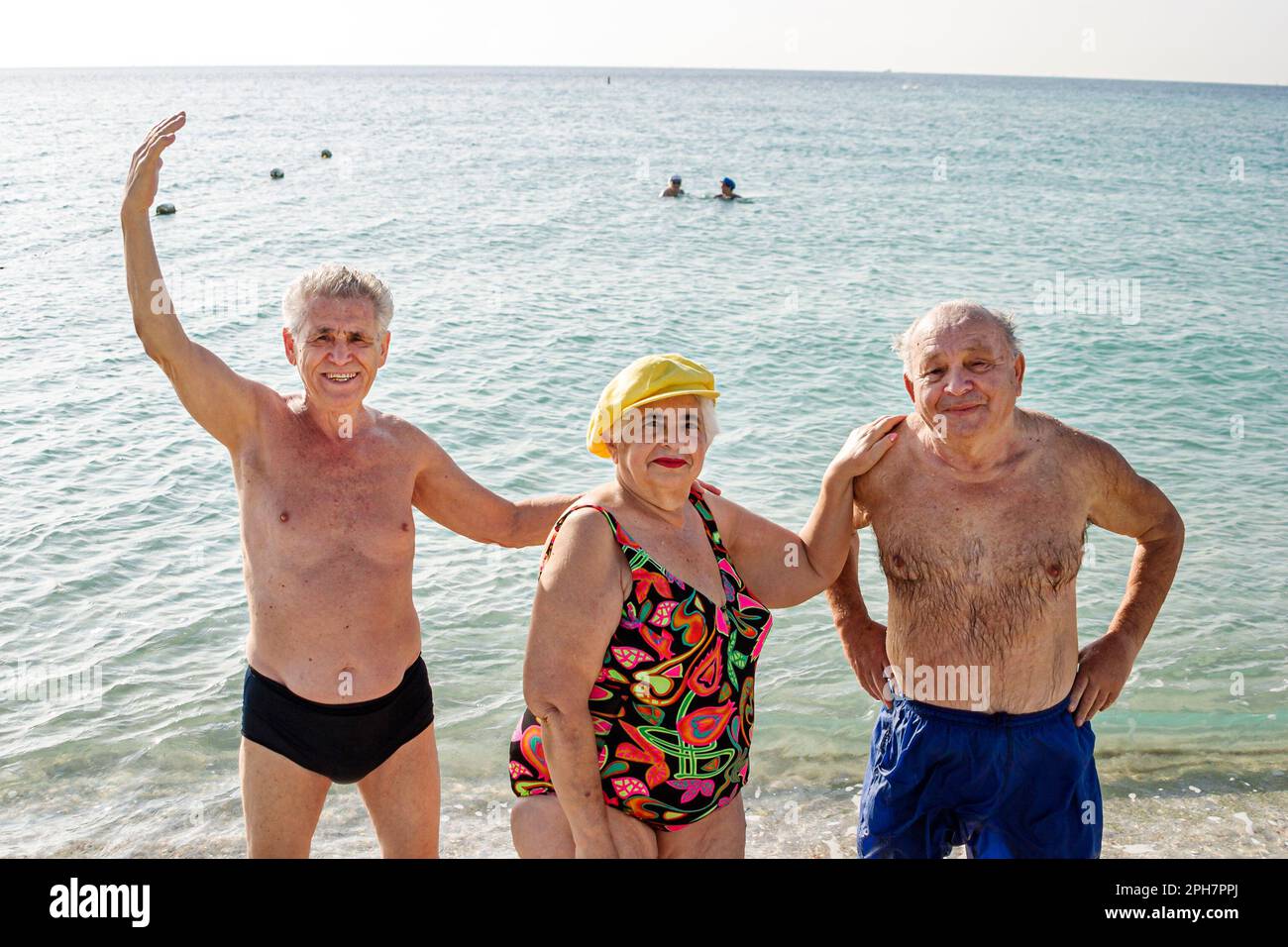 Miami Beach Floride, l'Europe de l'est juif immigrants Sunbather bains de soleil, surf de sable surpoids obésité obésité gras aînés senior homme hommes WO Banque D'Images