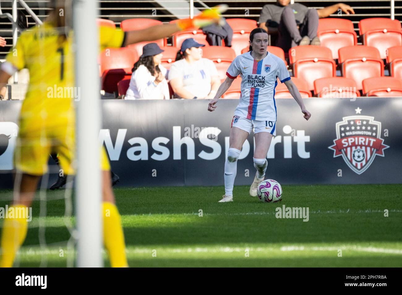 Washington, États-Unis. 26th mars 2023. Le milieu de terrain de règne Rose Lavelle dribbles le ballon lors d'un match de football Washington Spirit contre OL Reign dans la National Women's Soccer League (NWSL), à Audi Field, dimanche, 26 mars 2023. (Graeme Sloan/Sipa USA) Credit: SIPA USA/Alay Live News Banque D'Images