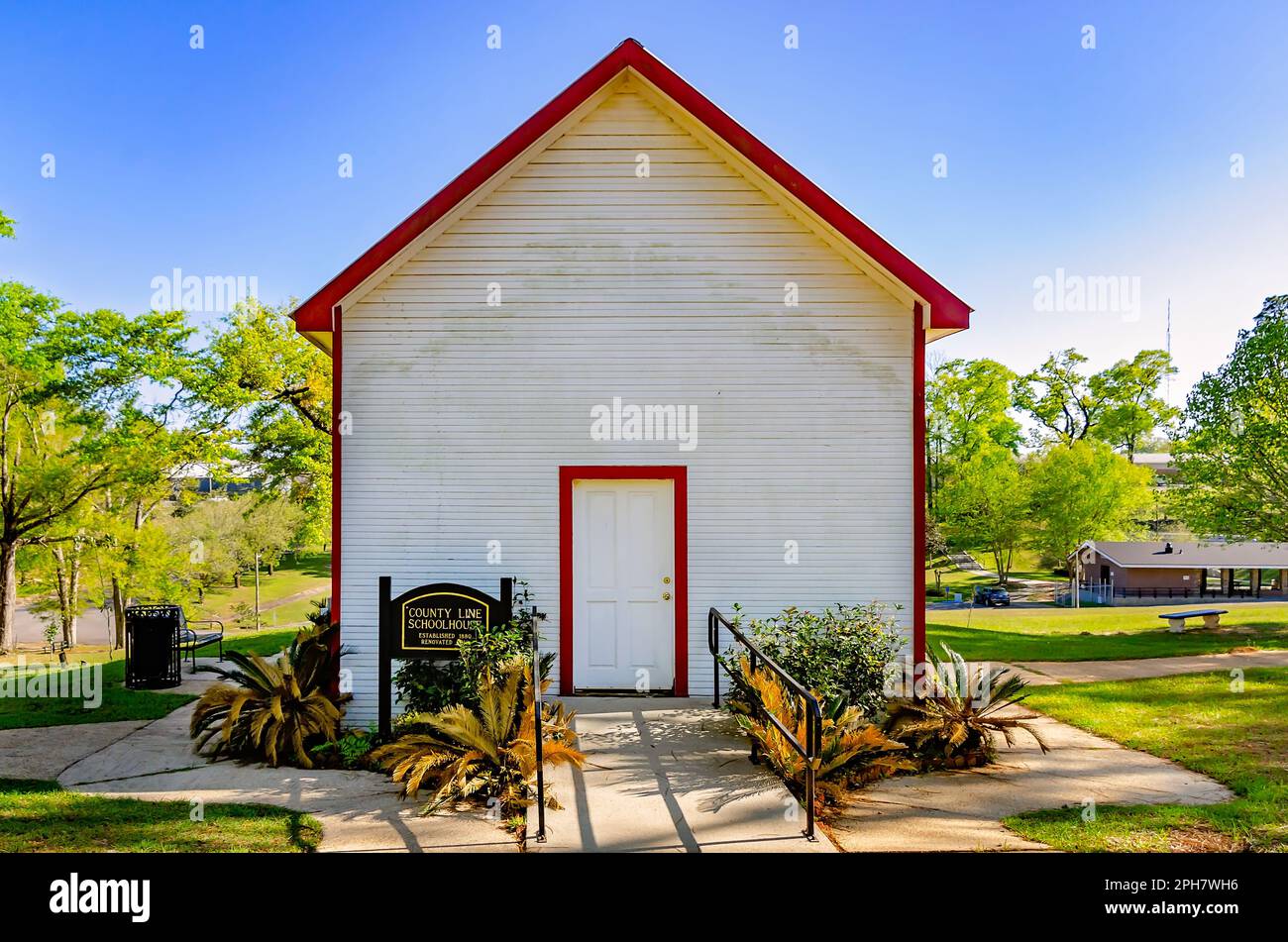 Le County Line Schoolhouse, également connu sous le nom d'Evanston School, est photographié dans le parc de la ville de Lucedale, 20 mars 2023, à Lucedale, Mississippi. Banque D'Images