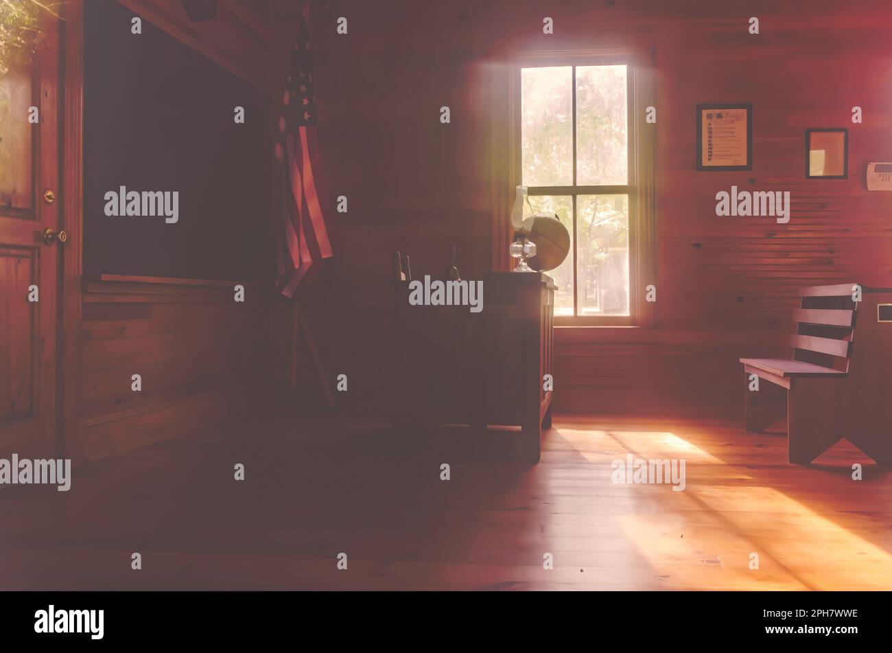 Un tableau noir et un bureau d'enseignant en bois dans County Line Schoolhouse, également connu sous le nom d'Evanston School, dans le parc de la ville de Lucedale, dans le Mississippi. Banque D'Images