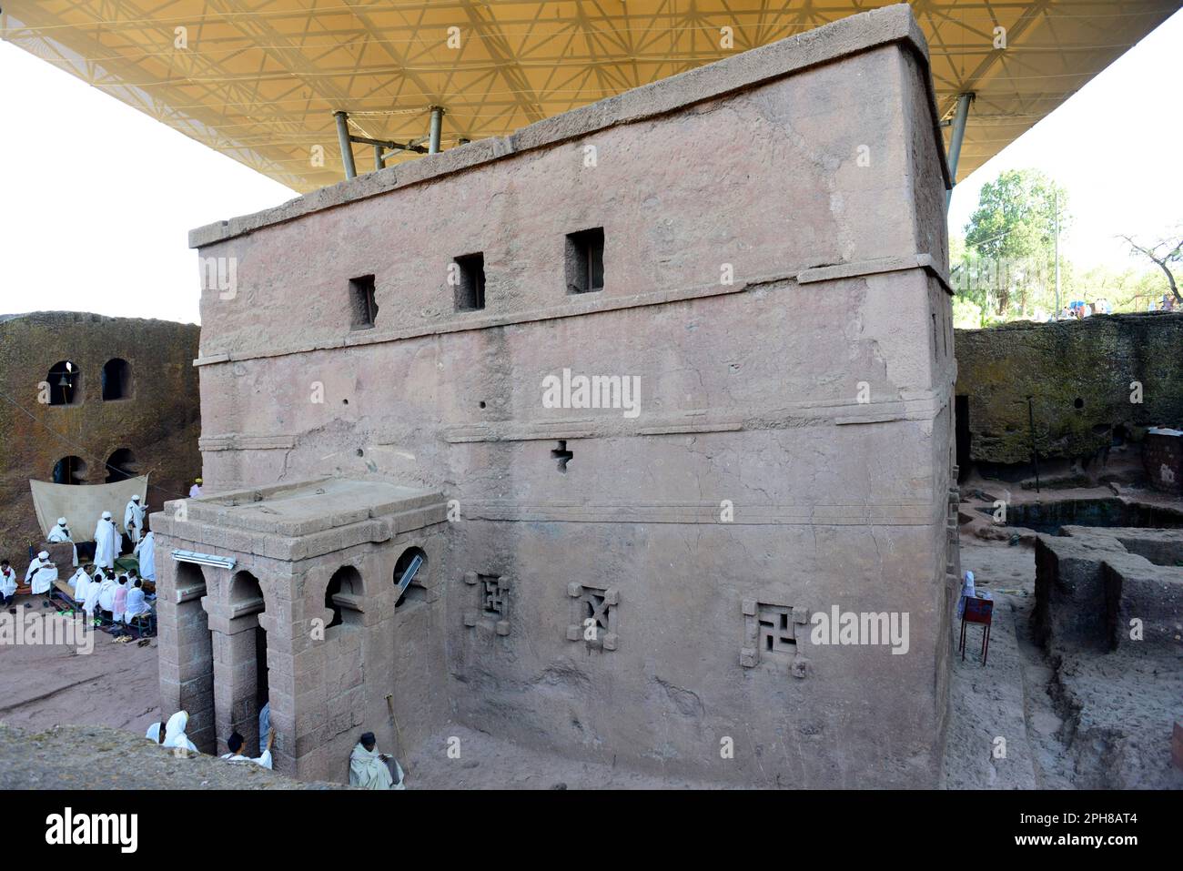 Des pèlerins éthiopiens priant à l'église de Bete Maryam pendant le festival de la semaine de Pâques. Lalibea, Éthiopie. Banque D'Images