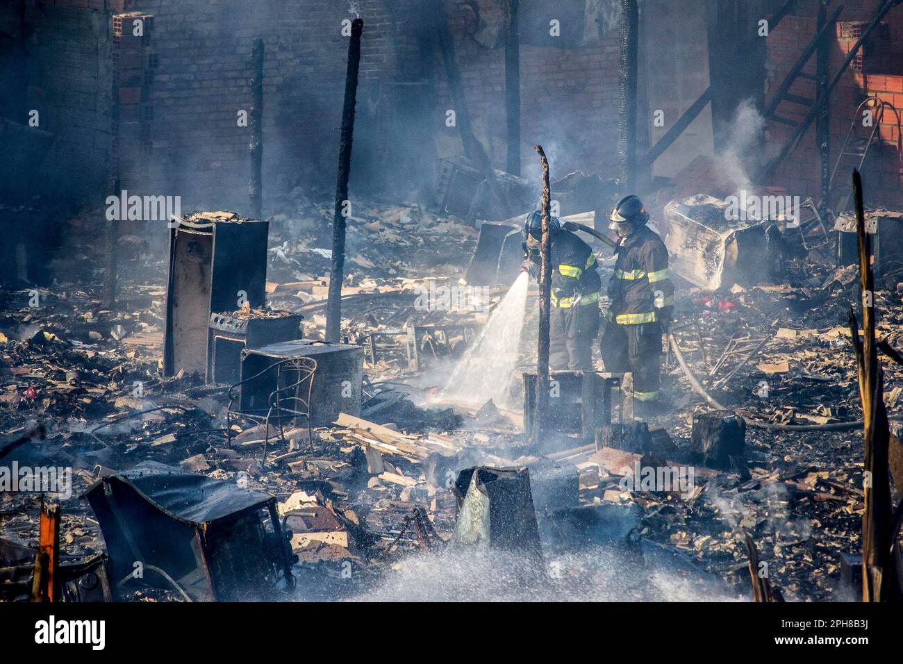 10 octobre 2014: Favela ra Rua 21 de Abril no Brás em São Paulo pega fogo na tarde desta sexta (Credit image: © Cris Faga/ZUMA Press Wire) USAGE ÉDITORIAL SEULEMENT! Non destiné À un usage commercial ! Banque D'Images