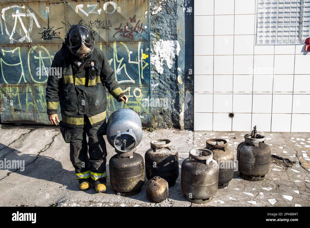 10 octobre 2014: Favela ra Rua 21 de Abril no Brás em São Paulo pega fogo na tarde desta sexta (Credit image: © Cris Faga/ZUMA Press Wire) USAGE ÉDITORIAL SEULEMENT! Non destiné À un usage commercial ! Banque D'Images