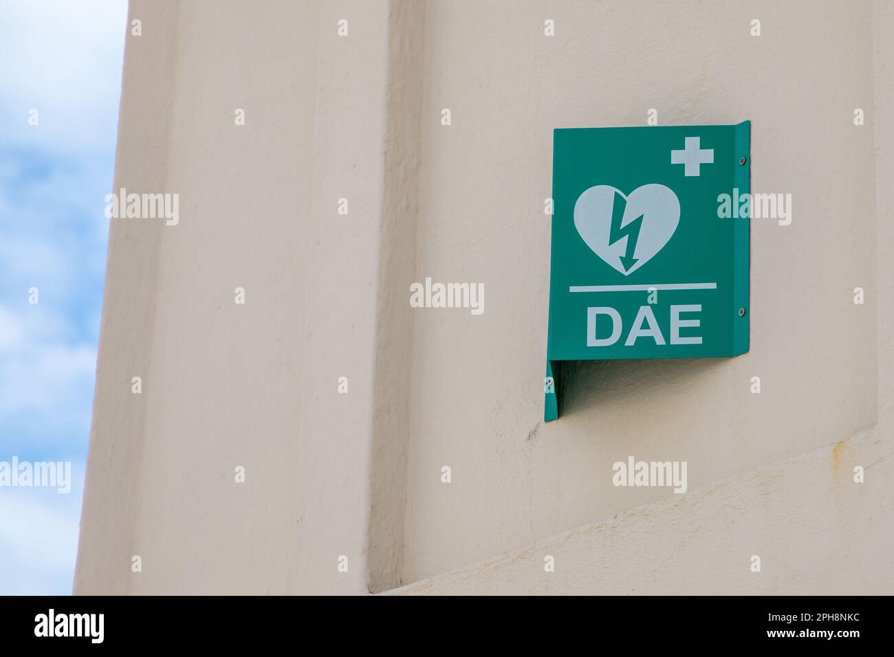 Bordeaux , Aquitaine France - 03 19 2023 : signe du logo dae mindray et texte français station de défibrillation externe automatisée d'un de externe automatisé Banque D'Images