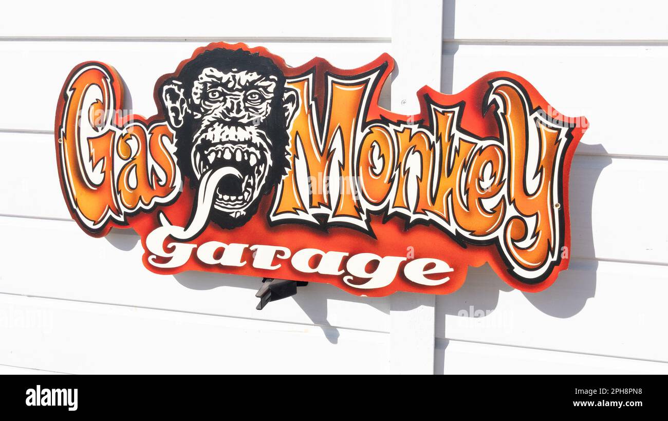 Bordeaux , Aquitaine France - 03 19 2023 : gaz Monkey garage logo officiel texte et marque sur façade mur de nous American tv show Banque D'Images