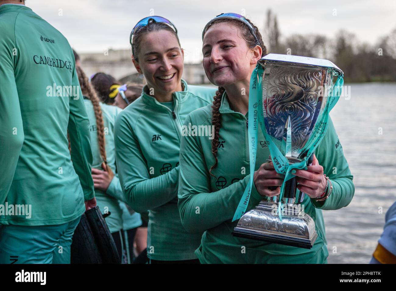 Les femmes victorieuses de Cambridge à la course annuelle Oxford / Cambridge Boat Race Londres 2023 Banque D'Images