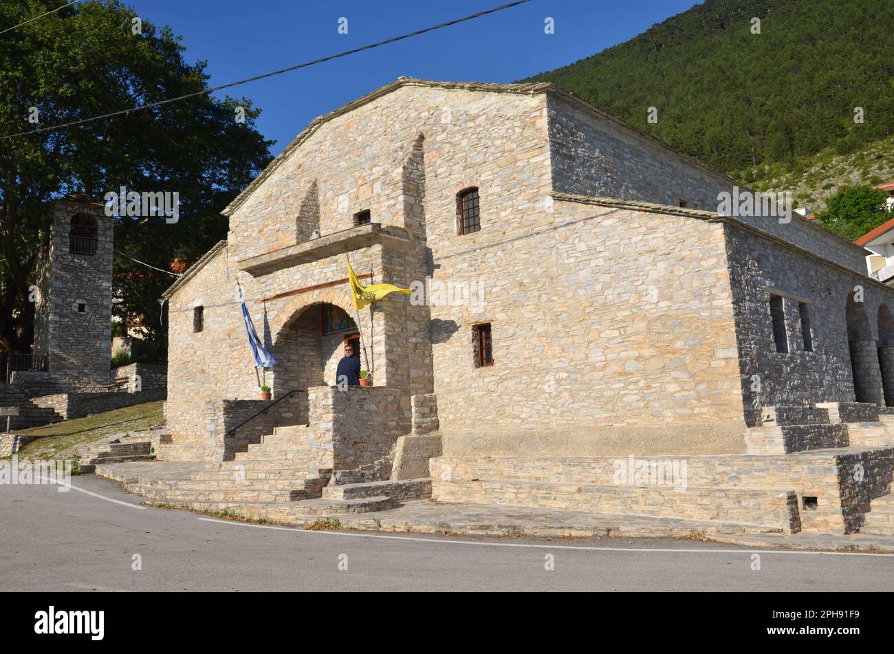 Grèce, Thessalie, Larisa, Elassona Kokkinopilos village traditionnel église de Saint Paraskevi, peintures religieuses et iconostase sculptée en bois Banque D'Images