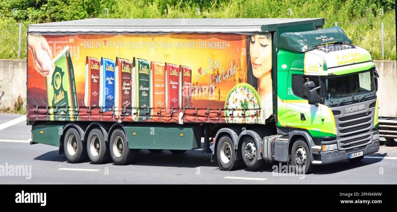 Vue latérale avant de la marque de riz sec de Laila publicité colorée sur Scania G450 hgv camion et remorque à rideau coulissant graphiques M25 autoroute Royaume-Uni Banque D'Images