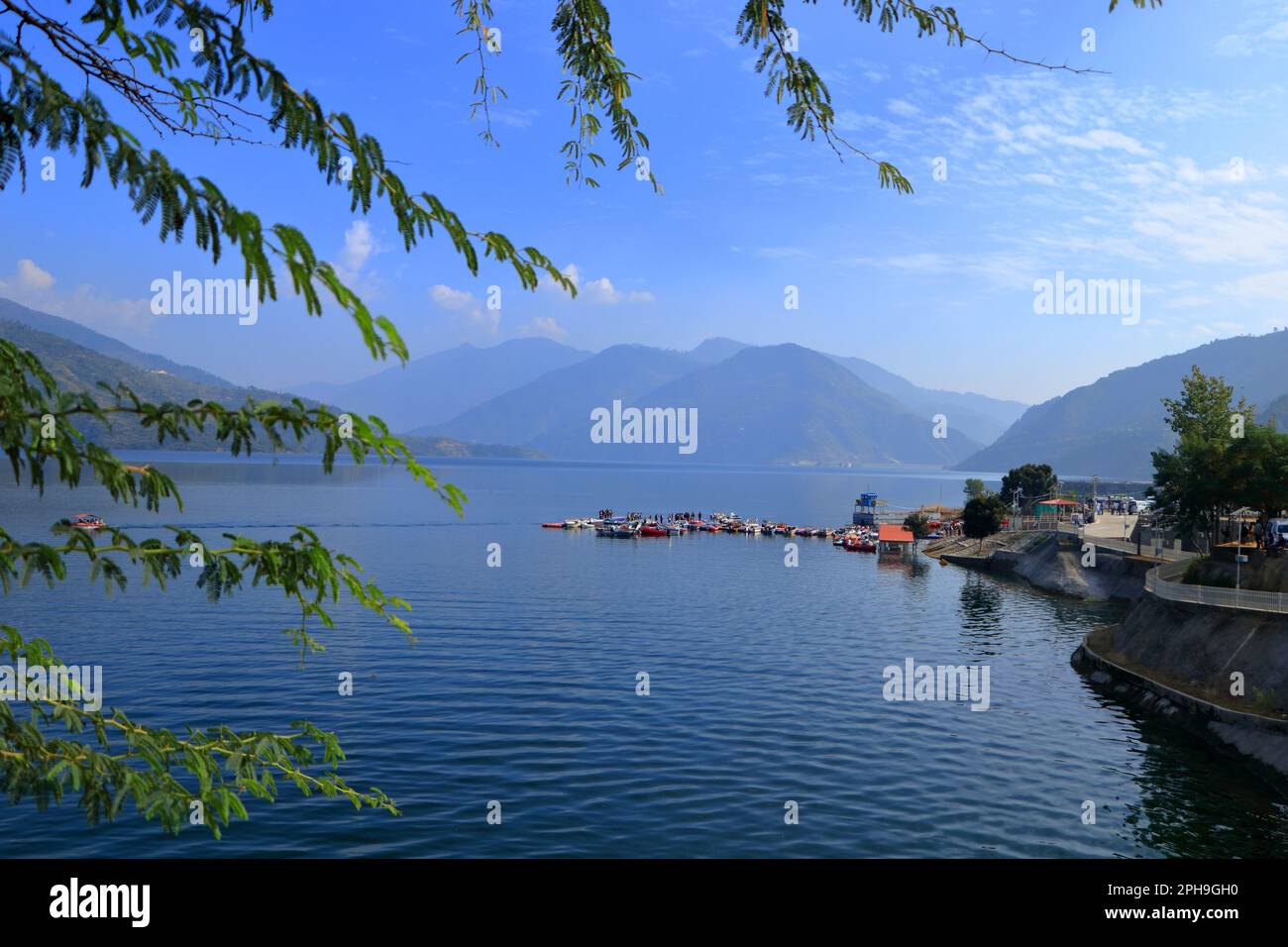 Un beau lac Tehri Garhwal Uttarakhhand Inde Aisa Banque D'Images