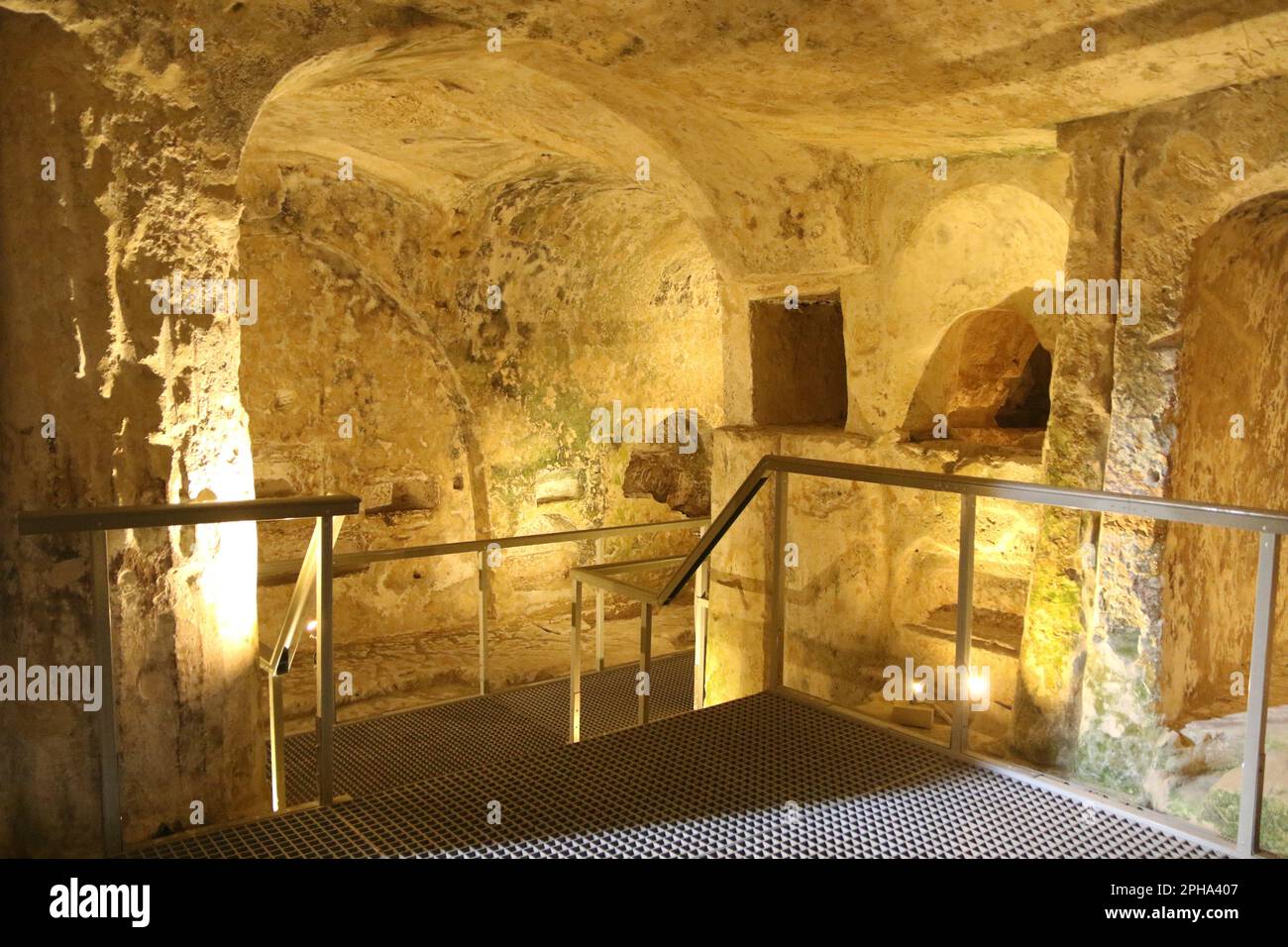 Située à Mdina et Rabat, servant de lieu de sépulture depuis les temps punique, romain et byzantin, les catacombes de Saint-Paul représentent la plus ancienne et la plus grande preuve archéologique du christianisme à Malte Banque D'Images