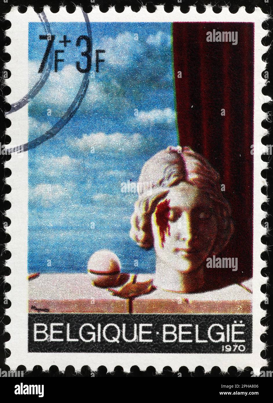 Peinture surréaliste de René Magritte sur timbre de Belgique Banque D'Images