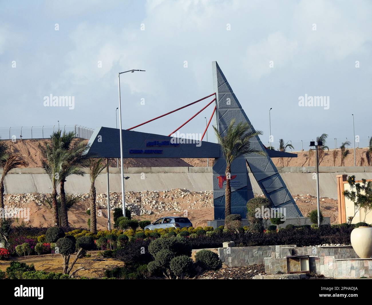 Le Caire, l'Egypte, le 25 mars 2023: Le signe international de l'aéroport du Caire, le principal aéroport international du Caire et le plus grand et le plus achalandé de l'EGY Banque D'Images