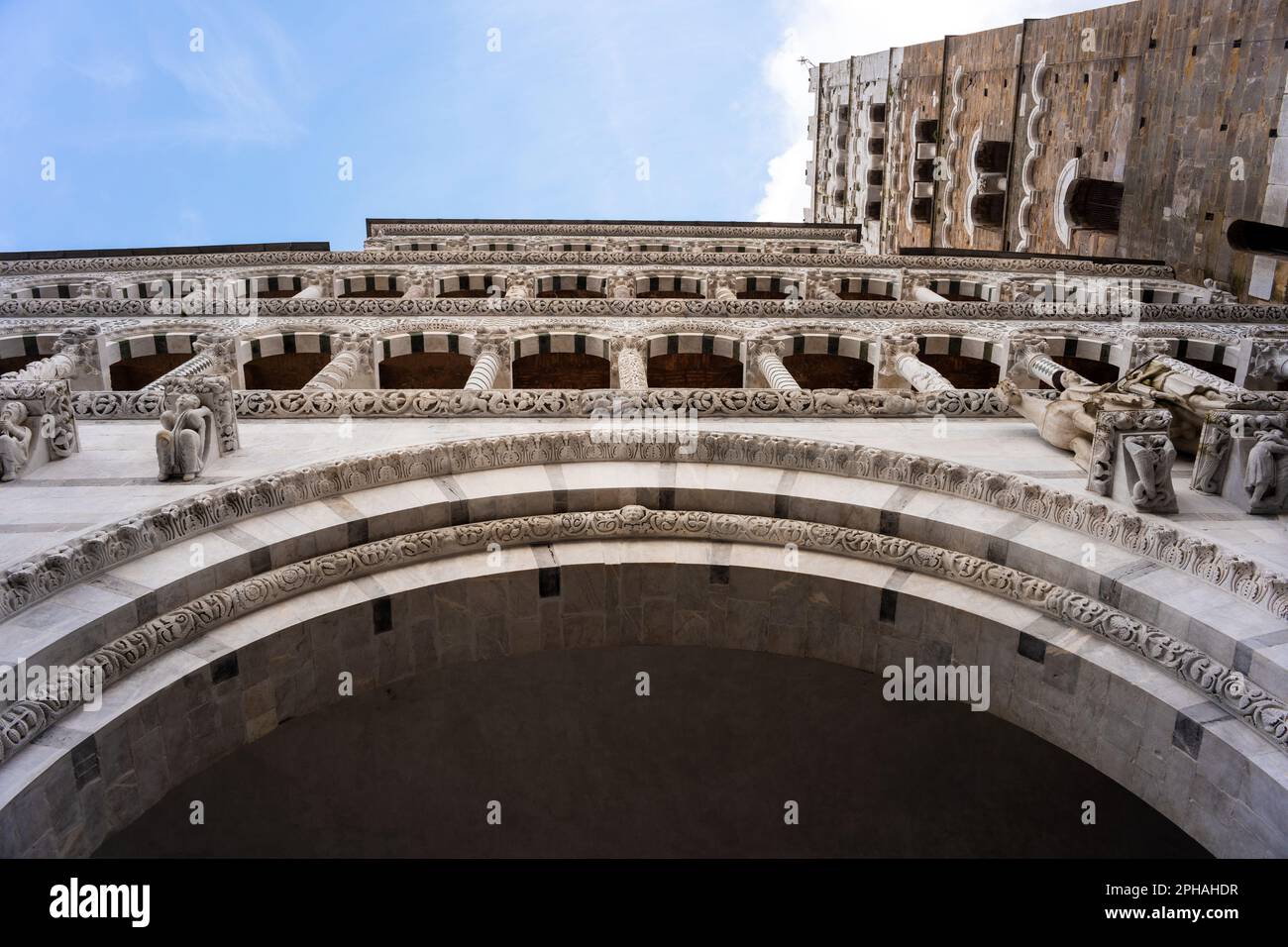 Cathédrale de Lucques dans la ville encore fortifiée de Lucques en Toscane, Italie Banque D'Images