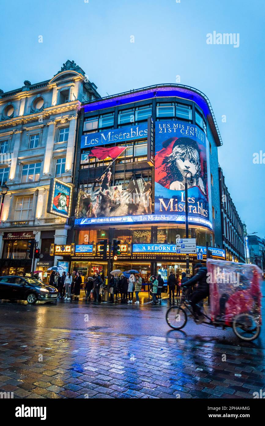 Comédie musicale les Miserables au théâtre de Sondheim dans Shaftesbury Avenue, une célèbre rue du West End Theatre Land, Londres, Angleterre, Royaume-Uni Banque D'Images