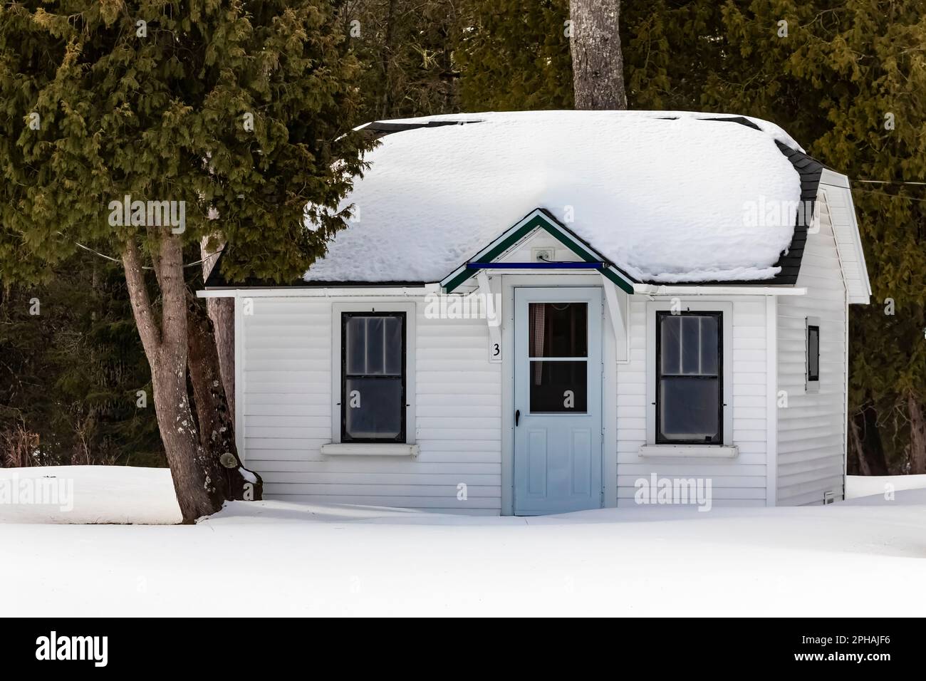 Cottages de charme au Hog Island Country Store le long de l'U.S. 2 et du lac Michigan dans la péninsule supérieure, Michigan, États-Unis [aucune autorisation de propriété; licence éditoriale Banque D'Images