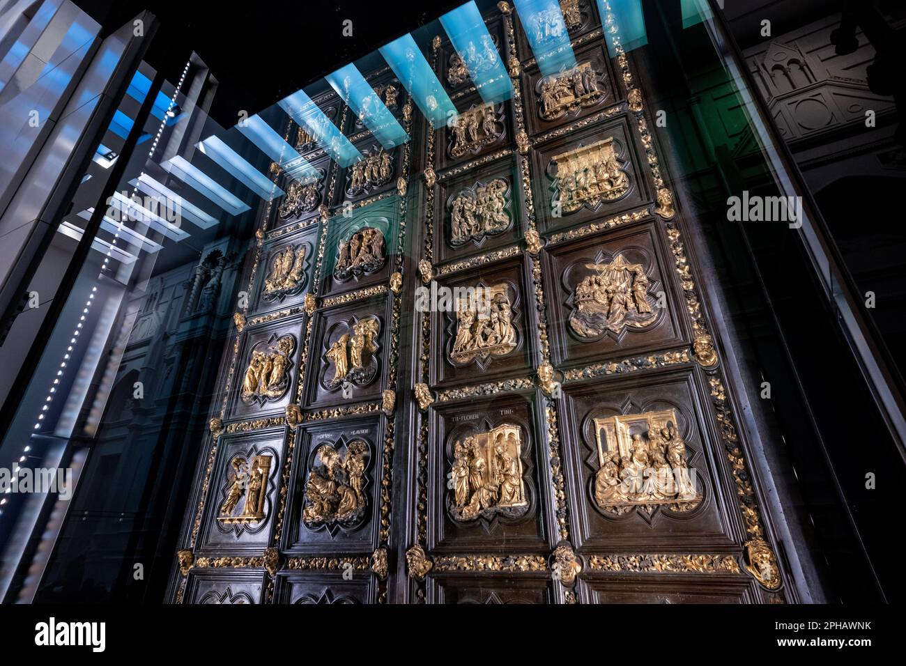 Portes baptistère originales exposées dans le Museo dell'Opera del Duomo à Florence. Portes du Paradis. Banque D'Images